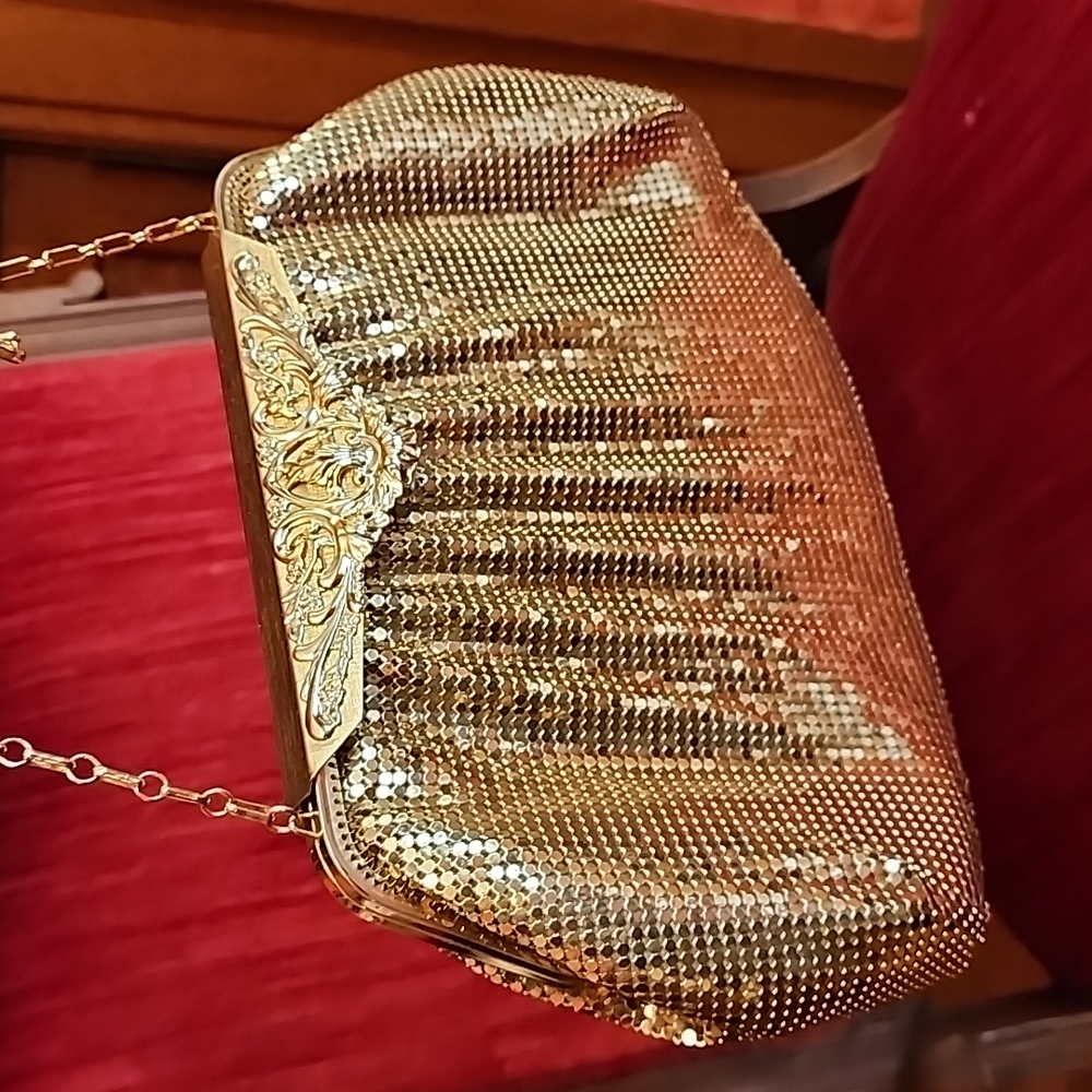 ⭐️Vintage⭐️ Whiting & Davis - gold metal mesh purse